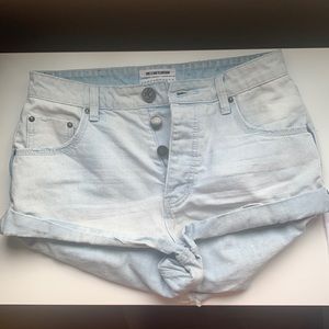 1 by 1 teaspoon: size 27 Beautiful jean shorts